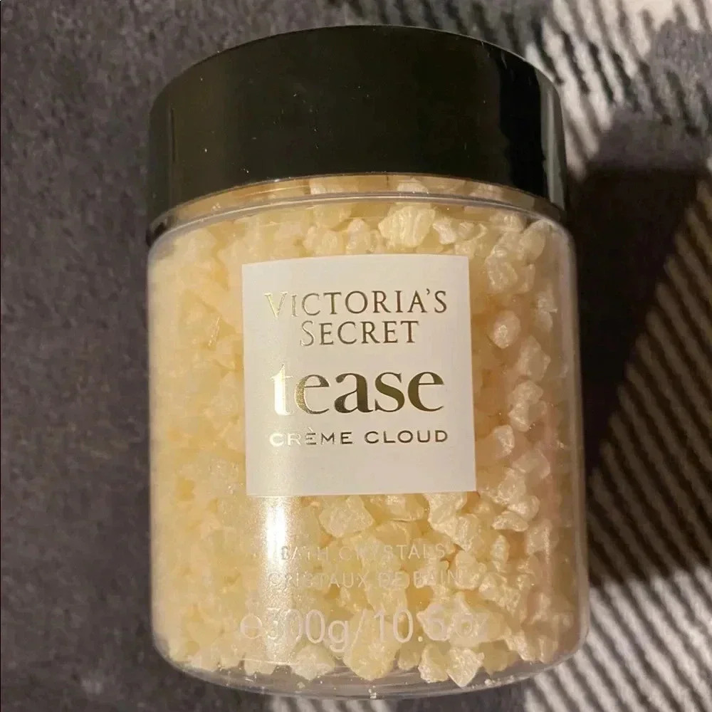Victoria’s Secret tease creme cloud bath crystals!